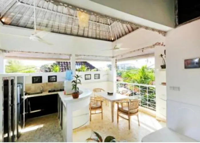 Blue Lagoon 3 Bedroom Near And Airport クタ